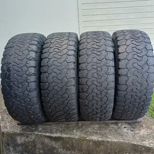Vende-se jogo de pneus 285/75/16 BFGoodrich