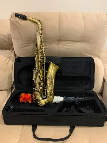 Vende-se Sax Sofone Mi Bemol Importado
