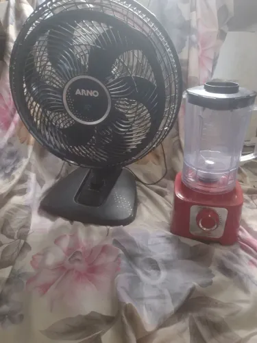 Um ventilador Arno/(40) um liquidificador arno