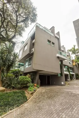 Casa à venda em Vila Assunção com 271 m², 3 quartos, 1 suíte, 3 vagas