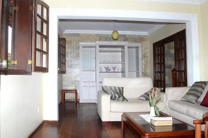 Casa à Venda - Goiânia, 1 Quarto, 220 m2