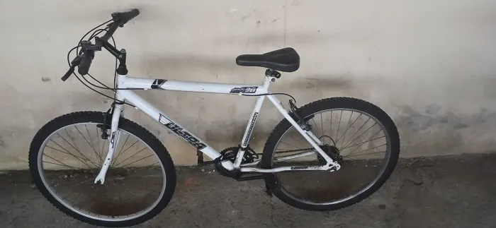 Bicicleta aro 26 com 18 marchas