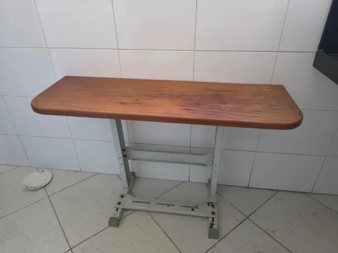 Mesa de madeira maciça