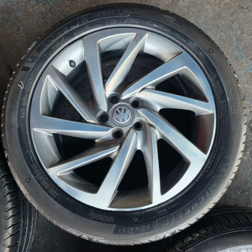RODAS VW POLO HIGHLINE ARO 17 5X100 ORIGINAIS E PNEUS 215/50