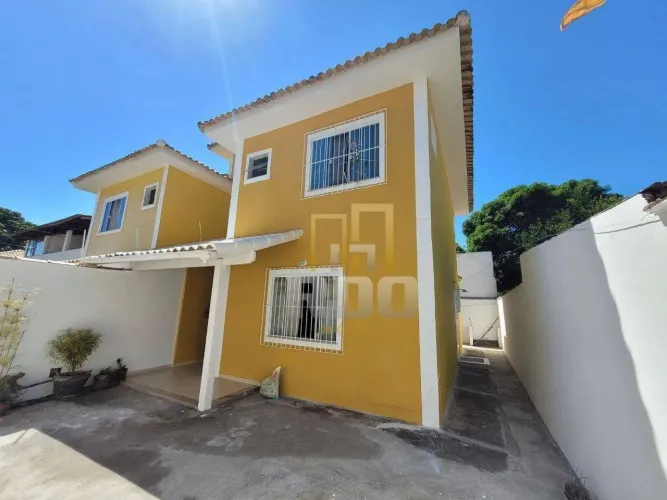 Casa duplex no Jardim Mariléa com 2 suítes, 2º quadra!