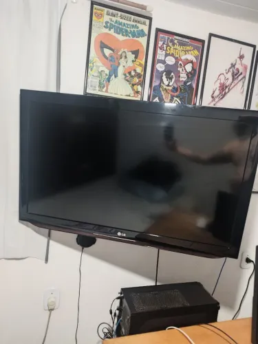 Televisão LG 42 polegadas + suporte de parede
