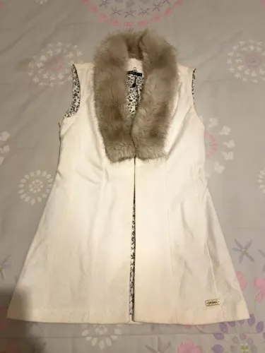 Colete Feminino Alongado Impulsiva Tam P Branco com Gola Felpuda