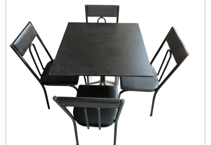 Mesas com 4 cadeiras, tampo preto de madeira mdf