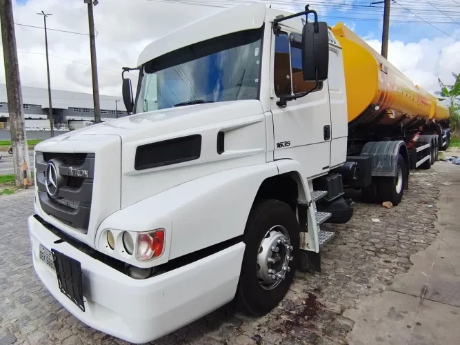 Vendo cavalo trator MB ATRON 1635 ano 2012