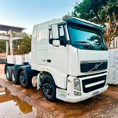 FH 440 6X2 - 4 EIXO - 2010