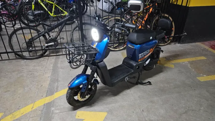 Scooter Elétrica Bashi M6 800W Azul - Apenas 90km Rodados (Estado de Nova)