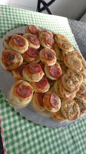 Mini pizza tamanho festa 