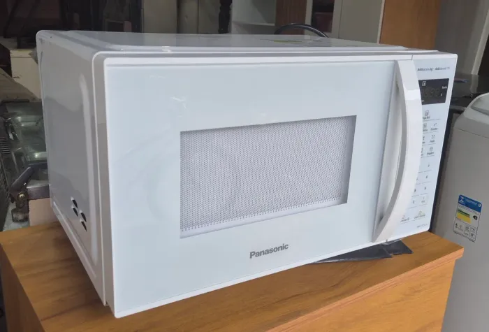 MICRO-ONDAS PANASONIC 110W 21 LT COM GARANTIA 