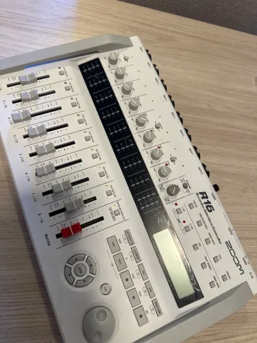 Zoom R16 Interface Recorder
