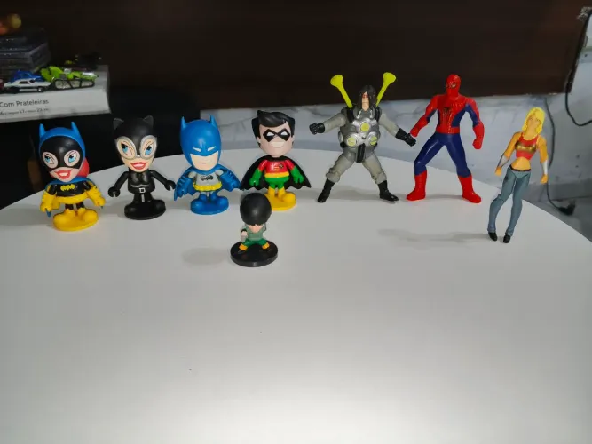 Lote de miniaturas usadas