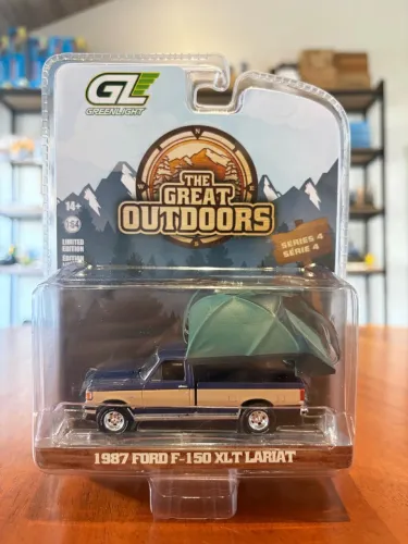 Miniatura Ford F-150 XLT Lariat camping 1/64