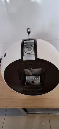 Cafeteira doce gusto Nescafe Arno