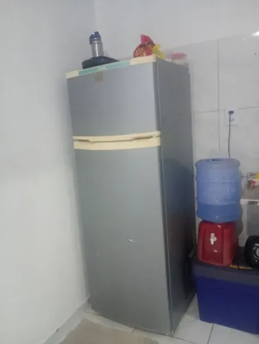 Vendo geladeira em perfeito estado funcionando tudo
