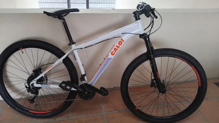 Oportunidade, bicicleta nova, com excelentes componentes.