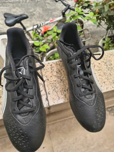 chuteira Nike sem uso Tam 41 travas redondas 