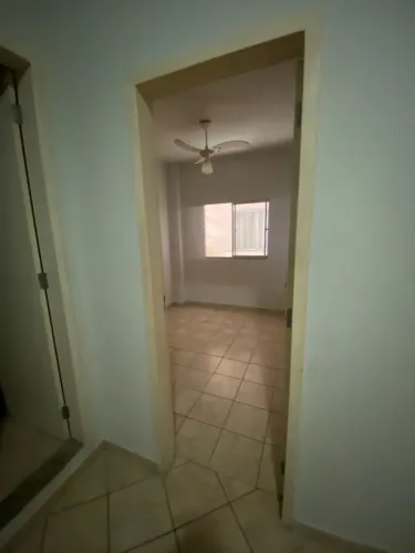 Alugo Apartamento  bem localizado na praça do bairro Interlagos I; 1 quartos