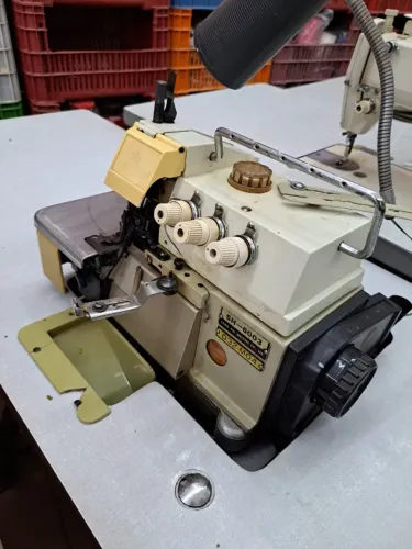 Máquina de Costura Overlock Industrial Kingtex