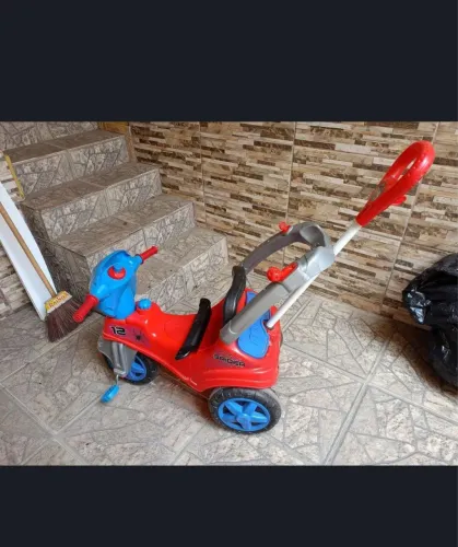 Triciclo infantil