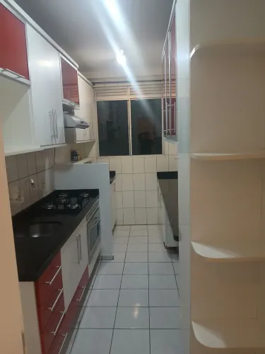 Aluga-se 01 apartamento