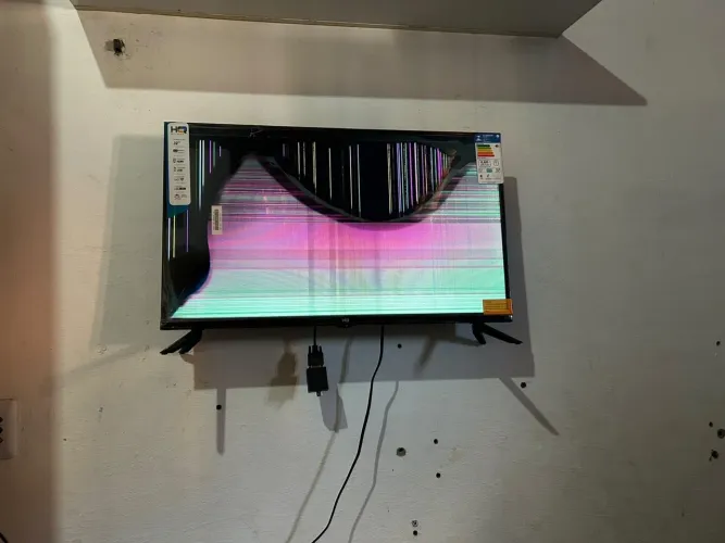 Vendo Tv HQ retirada de peças