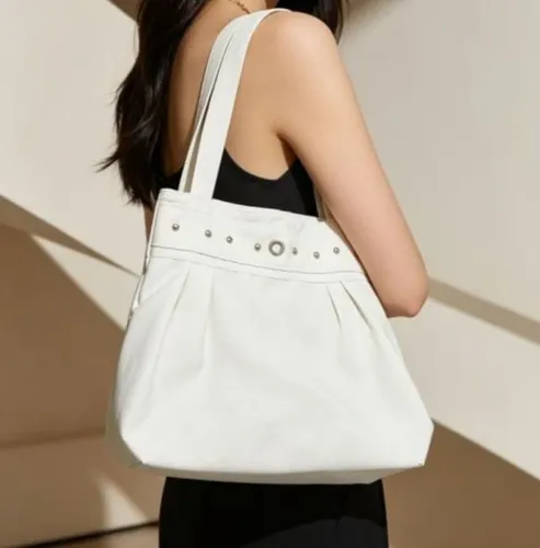 Bolsa De Ombro Creme Em Tecido Com Tachas
