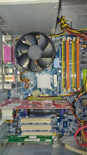 PENTIUM D925 3.0GHZ - GA-8VT880P COMBO - HD9550 AGP
