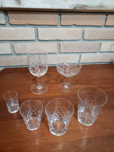 Cristais lapidados vintage, anos 60 - conjunto nacional incompleto de copos e taças 