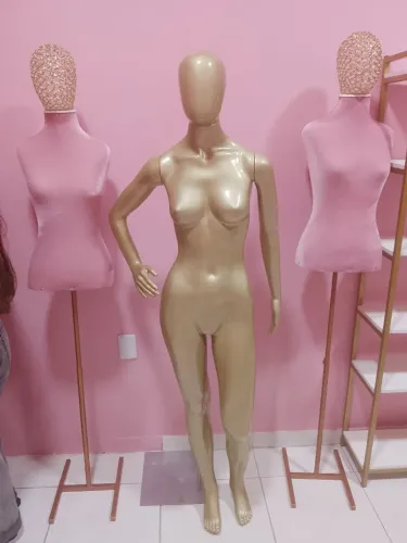 Vende-se Manequins Novos