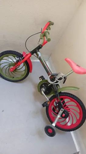 Bicicleta Infantil e patinete