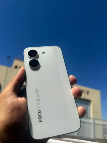 Vendo xaiomi poco x8 pro de 256g e 8d'ram celular tem 7 dias de uso tenho nota caixa e etc