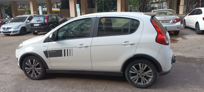 Fiat Palio Sporting 1.6 Flex 16V 5P 2014