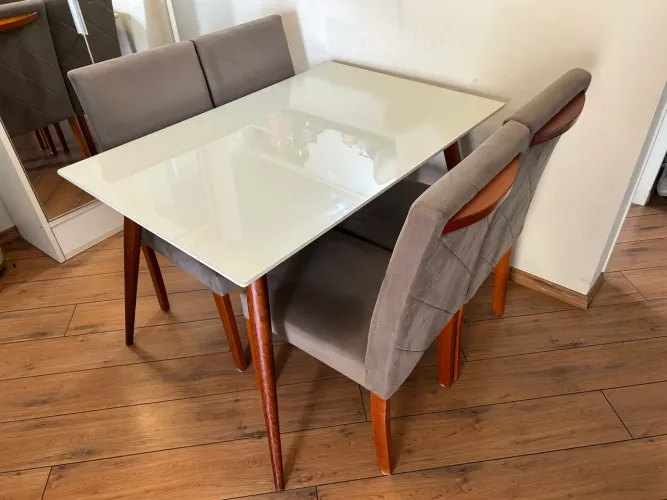 Mesa de Jantar 1,20 x 0,80 com Tampo de Vidro + 4 Cadeiras