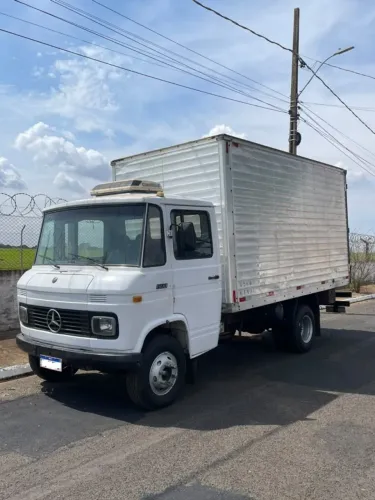 CAMINHÃO MERCEDES 608 E