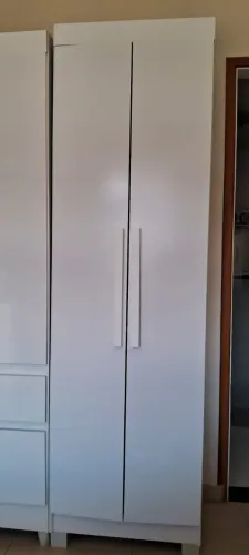 Guarda-roupa Branco - tipo torre