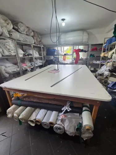 Mesa corte passar 2,75 x 1,85m oficina costura atelie tapeçaria moda