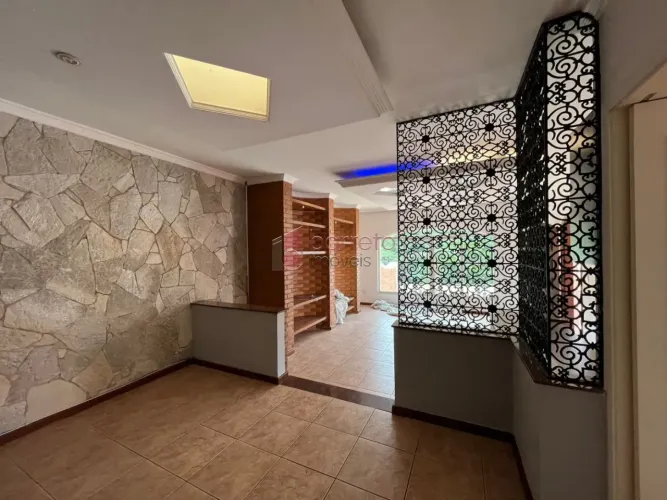 CASA COM EDÍCULA À VENDA NO JARDIM DAS CARPAS EM JUNDIAÍ/SP