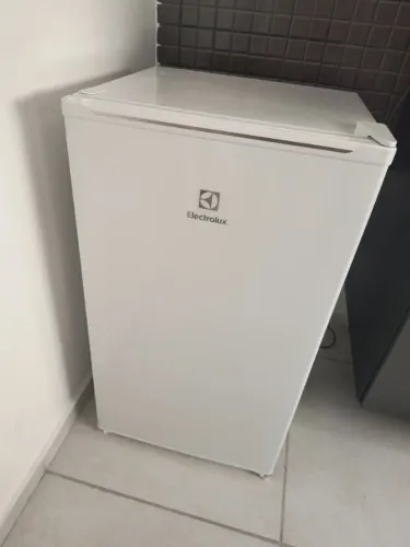 Frigobar Electrolux 90L