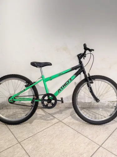 Bicicleta athor aro 24 novinha 