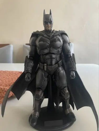 Play Arts Kai Batman Arkham Origins