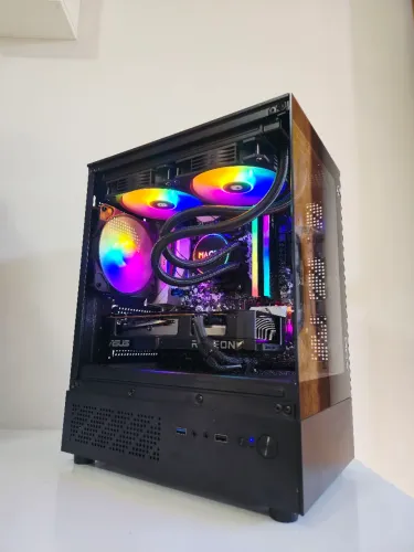 PC GAMER, RX 7600.