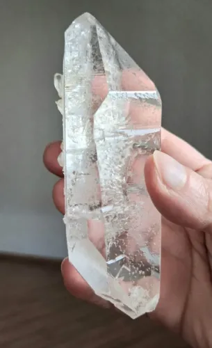 Cristal de Quartzo Transparente Biterminado Para Integrar Polaridades e Criar Pontes