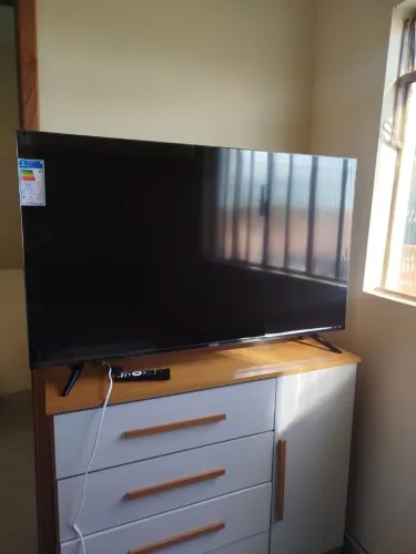 Vendo smart tv aiwa 50 polegadas seminova