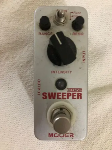 Pedal de Efeito Mooer Sweeper Bass Filtro Dinâmico Para Contrabaixo 9V Cinza