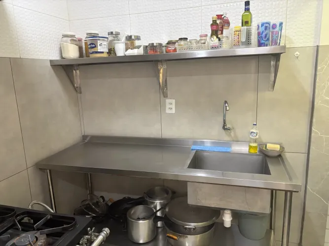 Prateleiras de inox para cozinha industrial