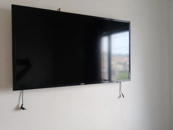 Tv Samsung 40 polegadas. A 1 semana parou de sair imagem só som.